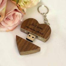 Hartvormige USB-sleutelhanger van donker hout om te personaliseren met een gravure