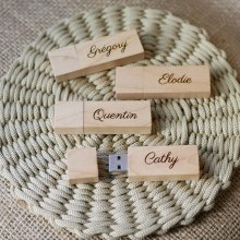 Kleine gegraveerde licht houten USB sleutel om te personaliseren 32Gb 2.0