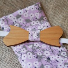 Liberty Mitsi clutch bag met mauve bloemen en houten strikje