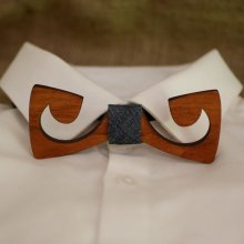 Houten vlinderdas De niet-mustachiër