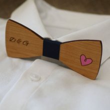 Houten vlinderdas met gegraveerd en geschilderd hart, te personaliseren made in France