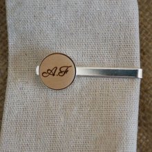 Dasschuif met gepersonaliseerde hout cabochon door gravure