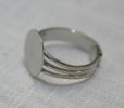 A- Brede zilveren ring