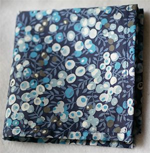 L13- Liberty Wiltshire blauw+Vierkante zak (+ 10.80 €)